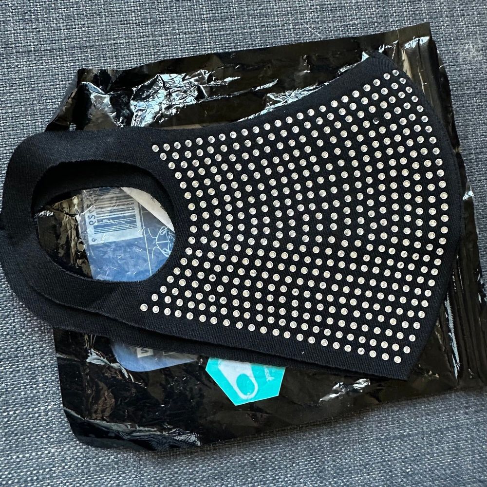 New face mask with gems